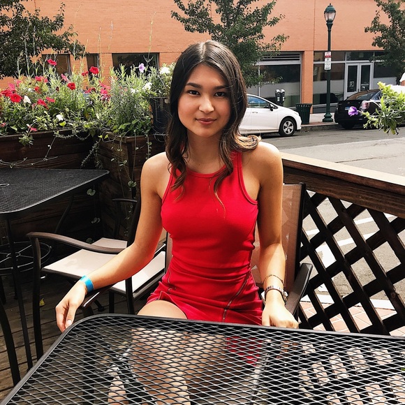 Meet your Posher, Emily - Picture 1 of 8